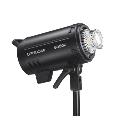 Осветитель импульсный Godox DP 600 IIIV