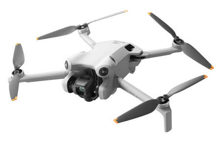 Квадрокоптер DJI Mini 4 Pro Fly More Combo Plus
