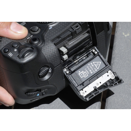 Цифровая камера Canon EOS R1 body