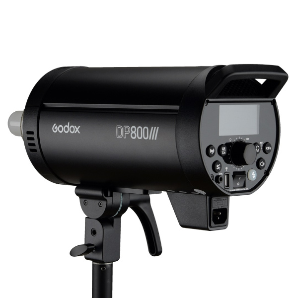 Осветитель импульсный Godox DP 800 III
