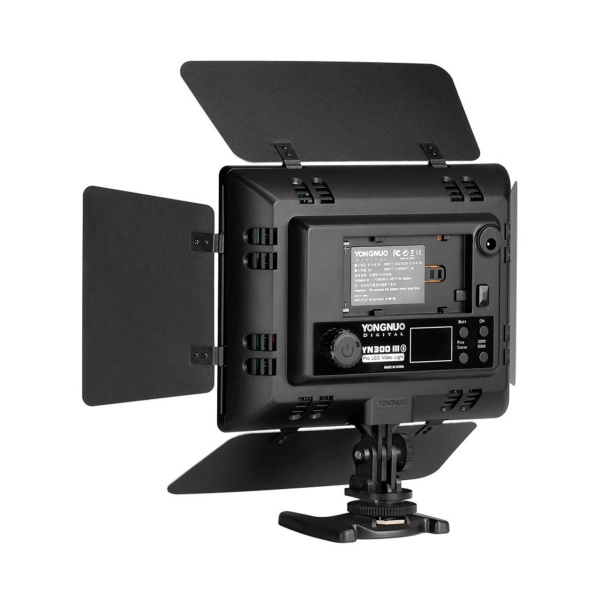Накамерный свет Yongnuo YN300 III (3200K-5500K) LED