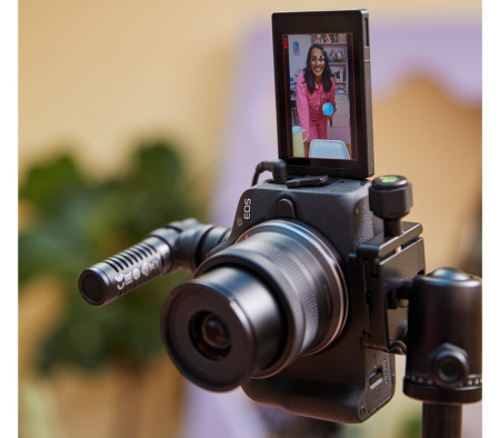 Цифровая камера Canon EOS R50 body + 18-45mm IS STM Creator kit