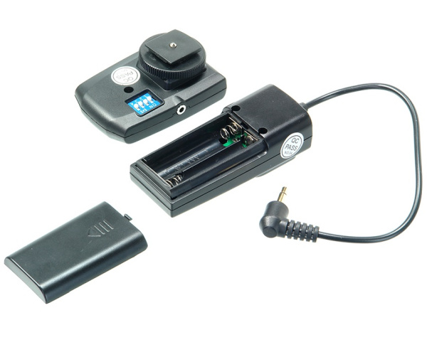 Радиосинхронизатор для студийных вспышек Falcon Eyes DMT-4
