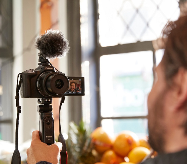 Цифровая камера Canon EOS R50 body + 18-45mm IS STM Creator kit